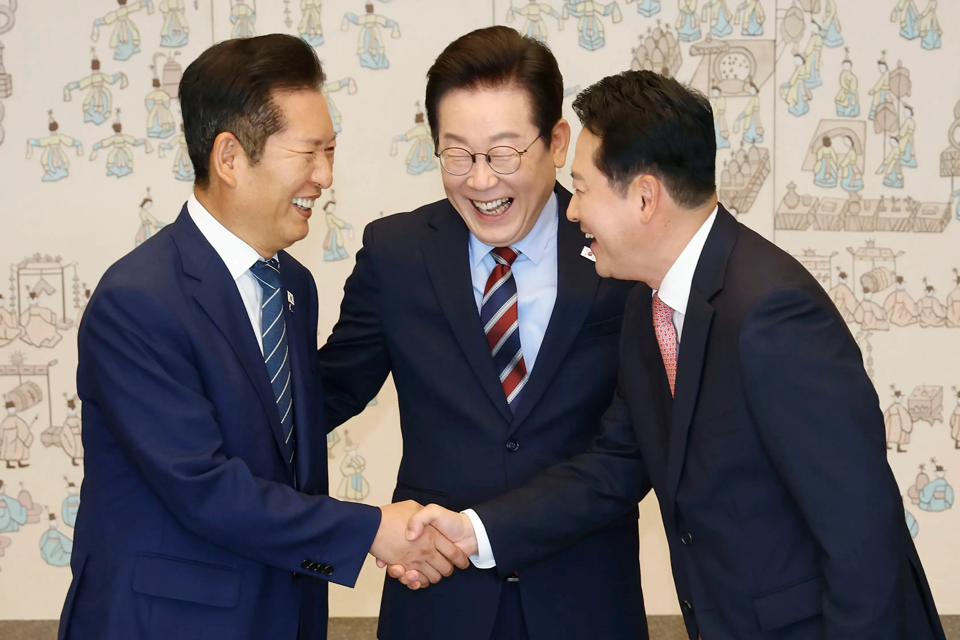 What Did South Korean Prez Lee Discuss with Party Leaders?