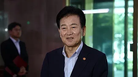 South Korea Unification Ministry defends North Korea peace push amid cabinet rift