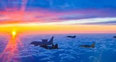What prompted South Korea's Defence Minister to inspect early warning aircraft amid North Korea's threats?