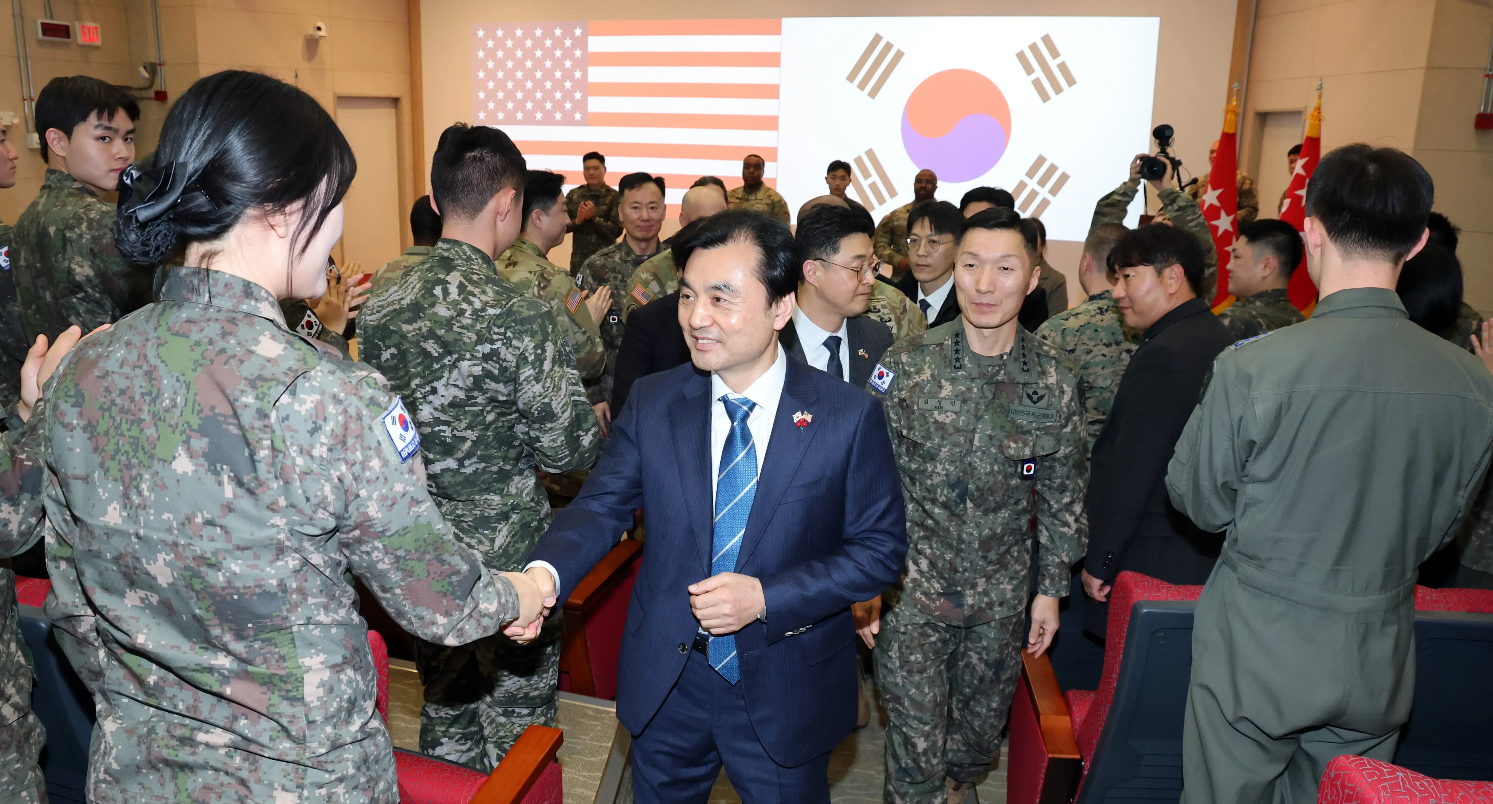 Why Did South Korea's Defence Minister Urge a Strong Combined Readiness Posture During His Visit?