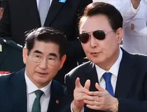 South Korea's ex-Defence Minister attempts suicide at detention facility