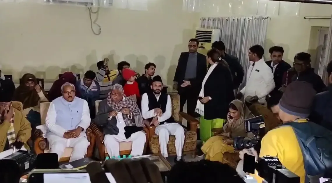 Samajwadi Party Delegation Visits Families of Sambhal Violence Victims, Offers Rs 5 Lakh Support