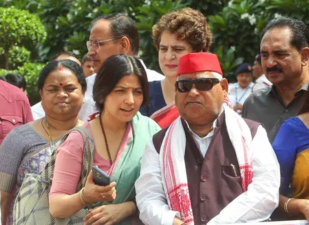 सनातन धर्म FIR विवाद: सपा सांसदों का BJP पर पलटवार, 'विपक्ष को डराने की कोशिश'