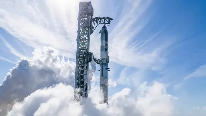 SpaceX Starship reaches orbit, deploys 26 Starlink V3 satellites