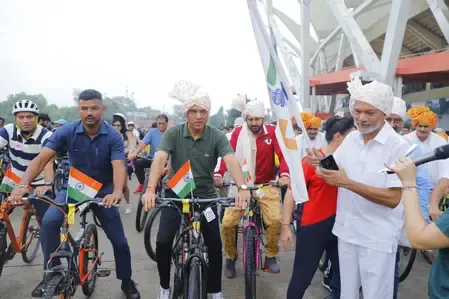 Did Sports Min Mandaviya Lead the 35th Fit India Sundays on Cycle Tiranga Rally with Panchayat Representatives in Delhi?