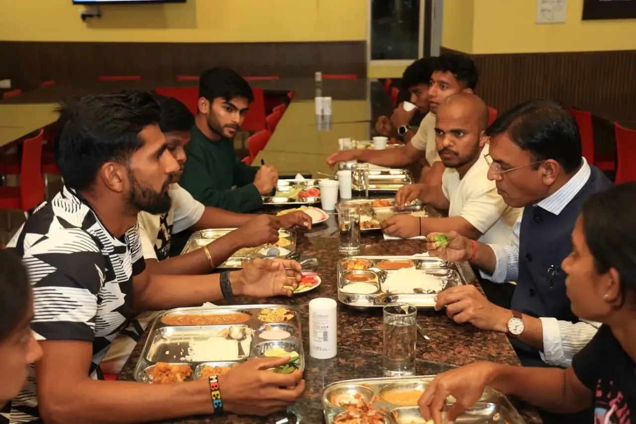Dr. Mandaviya Engages with Athletes at SAI Bengaluru, Celebrates Nutritious Meals