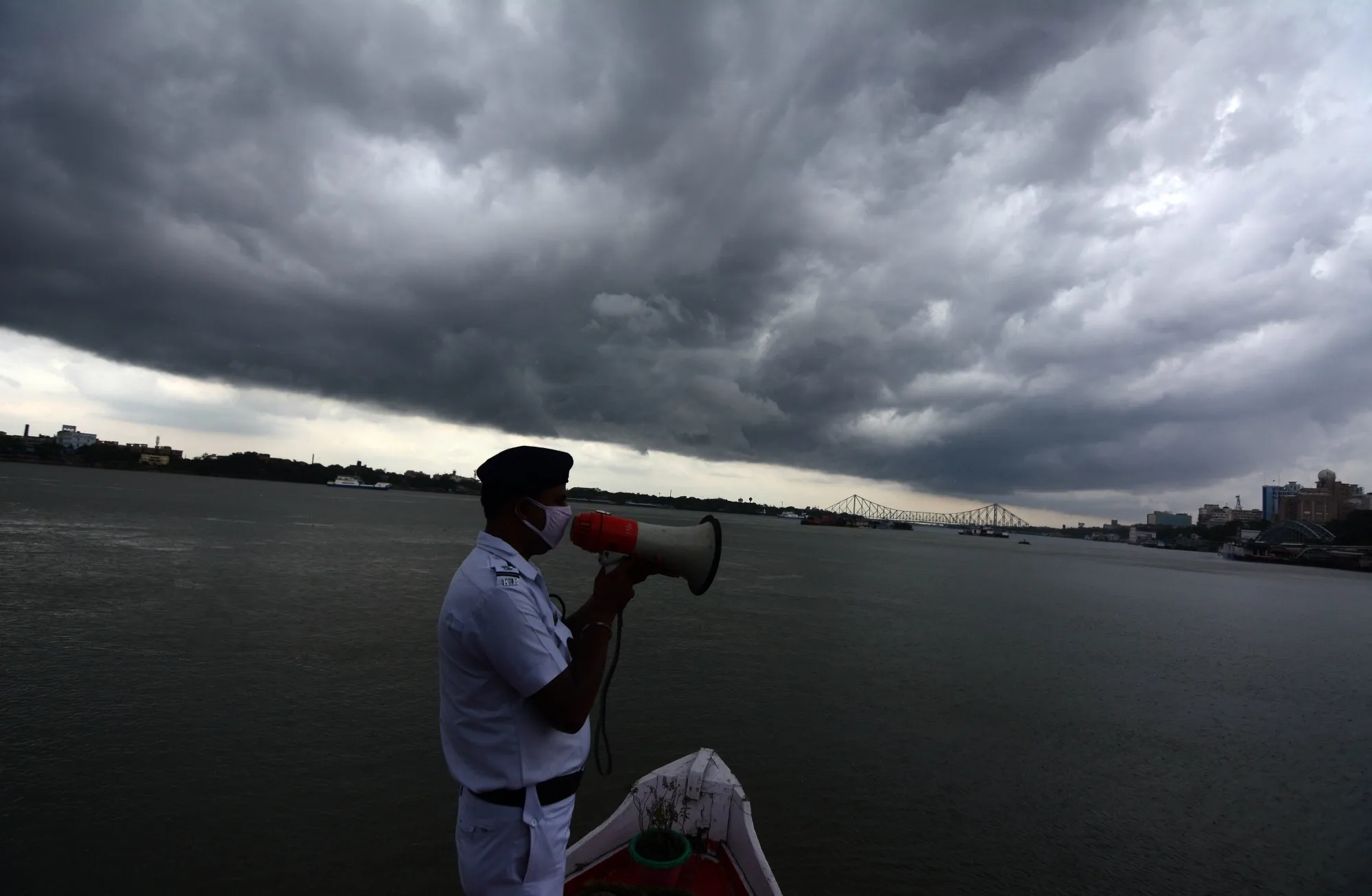 Kolkata's Temperature Drops by 5 Degrees as Squall Hits; Further Thunderstorms Expected
