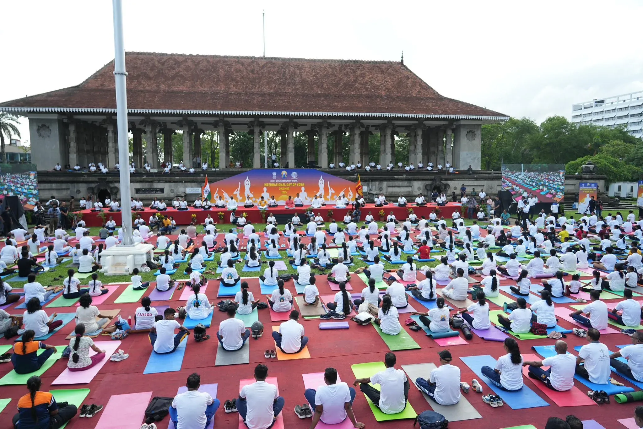 Did Sri Lankan Ministers and Cricketers Embrace Yoga for IDY Celebrations?