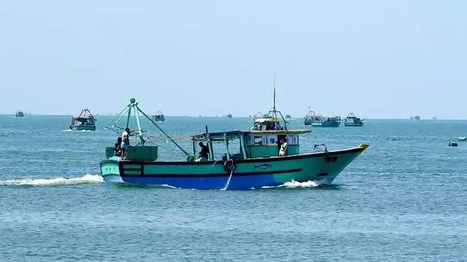 Sri Lankan Navy arrests three Tamil Nadu fishermen 