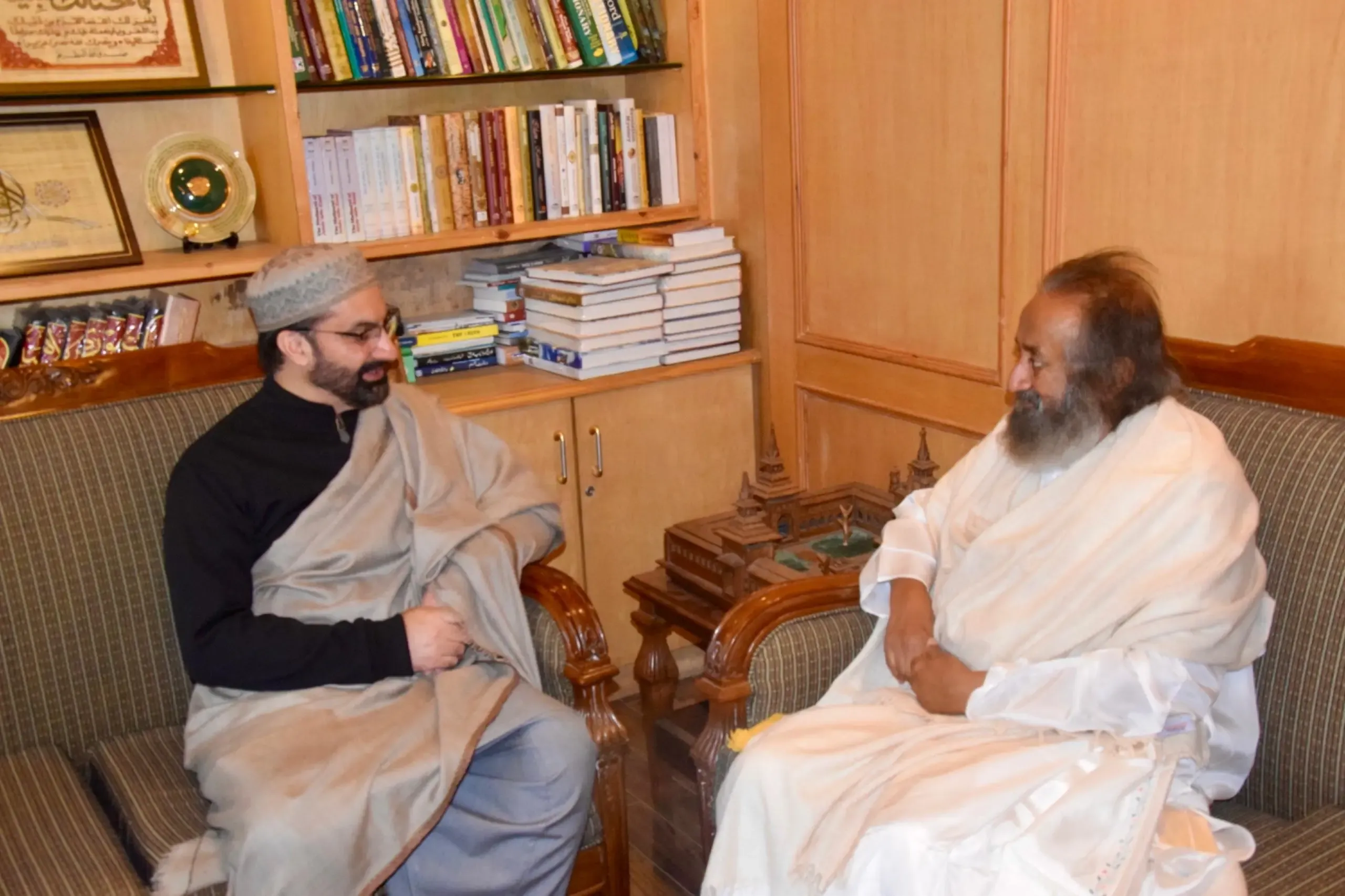 Did Sri Sri Ravi Shankar and Mirwaiz Umar Farooq Discuss Interfaith Harmony in Kashmir?
