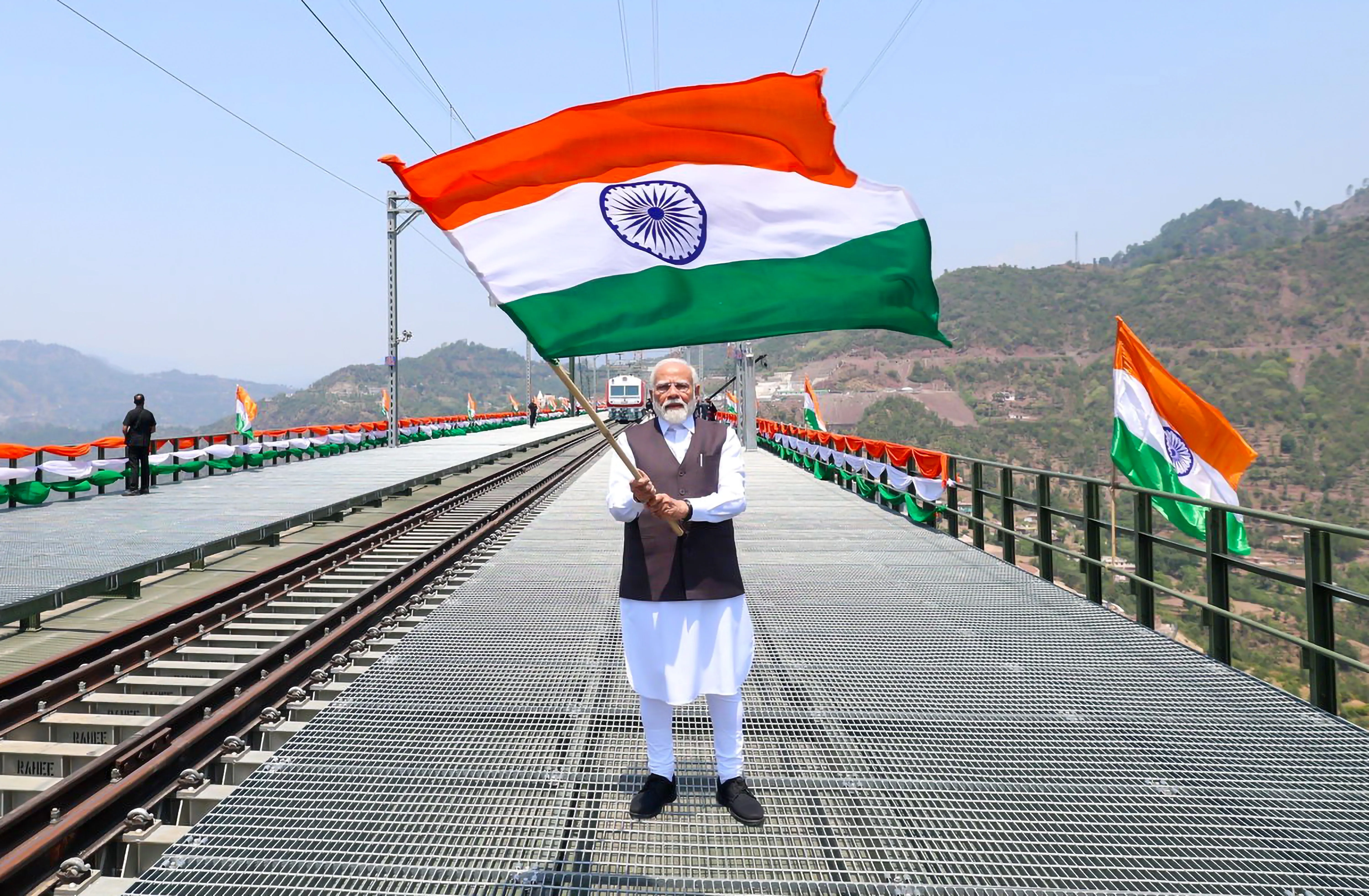 Did Sri Sri Ravi Shankar Praise the Modi Government for J&K's Rail Connectivity?