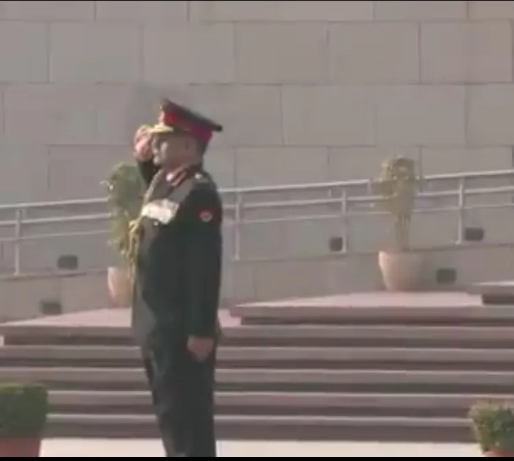 क्या श्रीलंका में 'ऑपरेशन पवन' में शहीद हुए जवानों को सेनाध्यक्ष ने श्रद्धांजलि दी?