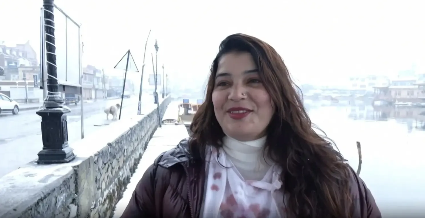 क्या श्रीनगर में बर्फबारी के चलते पर्यटकों की भीड़ बढ़ रही है?