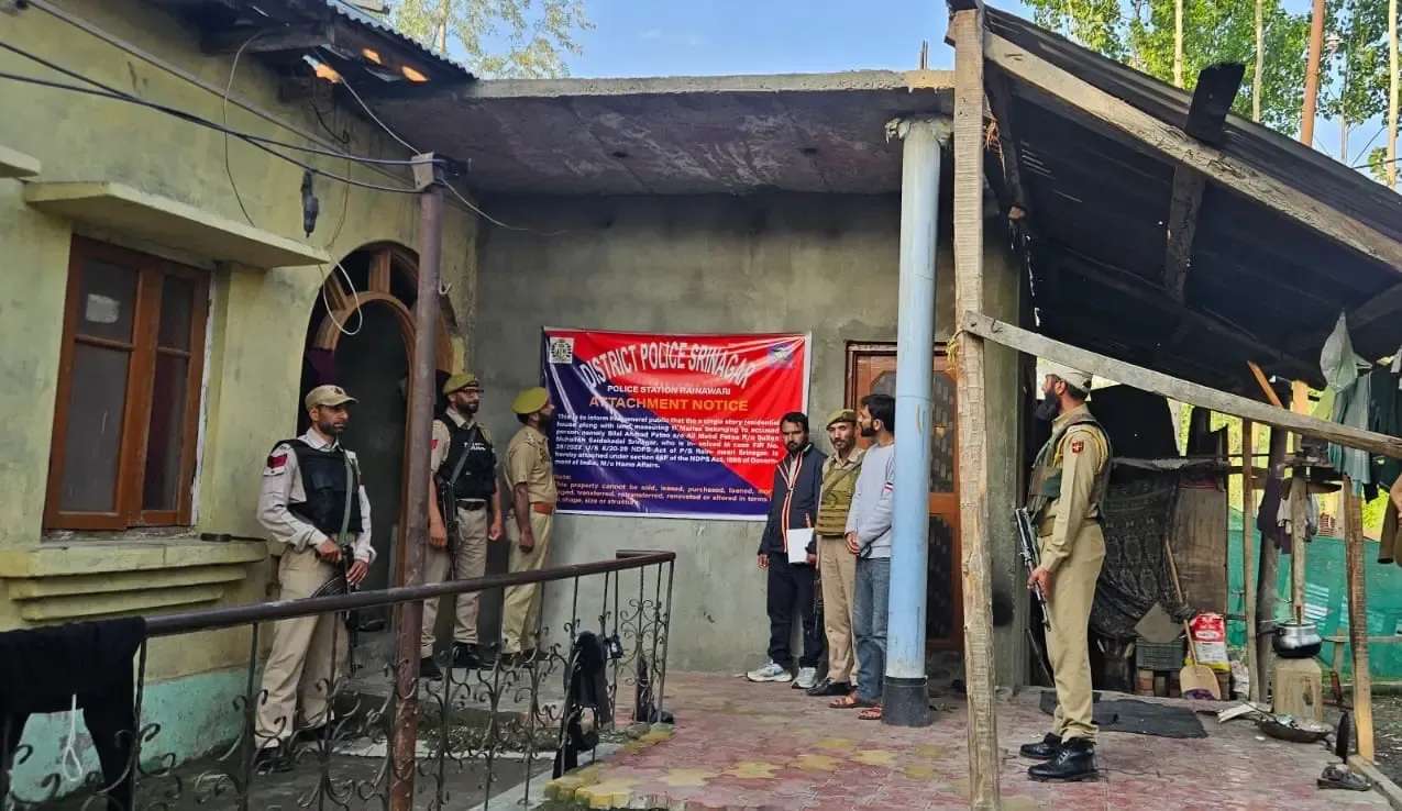 श्रीनगर पुलिस ने ड्रग तस्कर बिलाल अहमद पटू की ₹1.5 करोड़ की संपत्ति जब्त की, NDPS एक्ट के तहत कार्रवाई