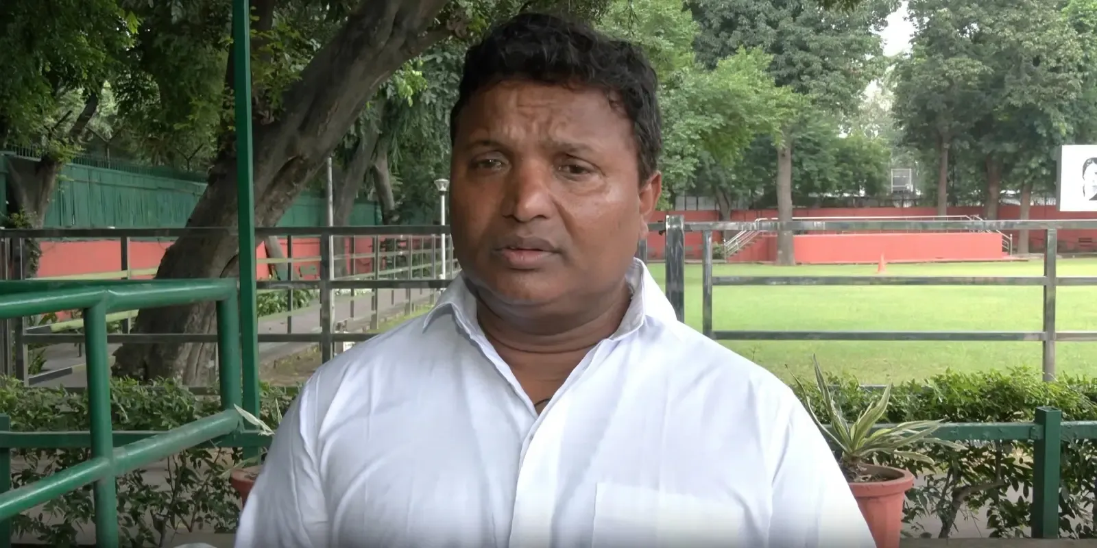 मनमोहन सिंह जयंती पर श्रीनिवास बीवी की श्रद्धांजलि, चुनाव आयुक्त ज्ञानेश कुमार विवाद पर केंद्र को घेरा