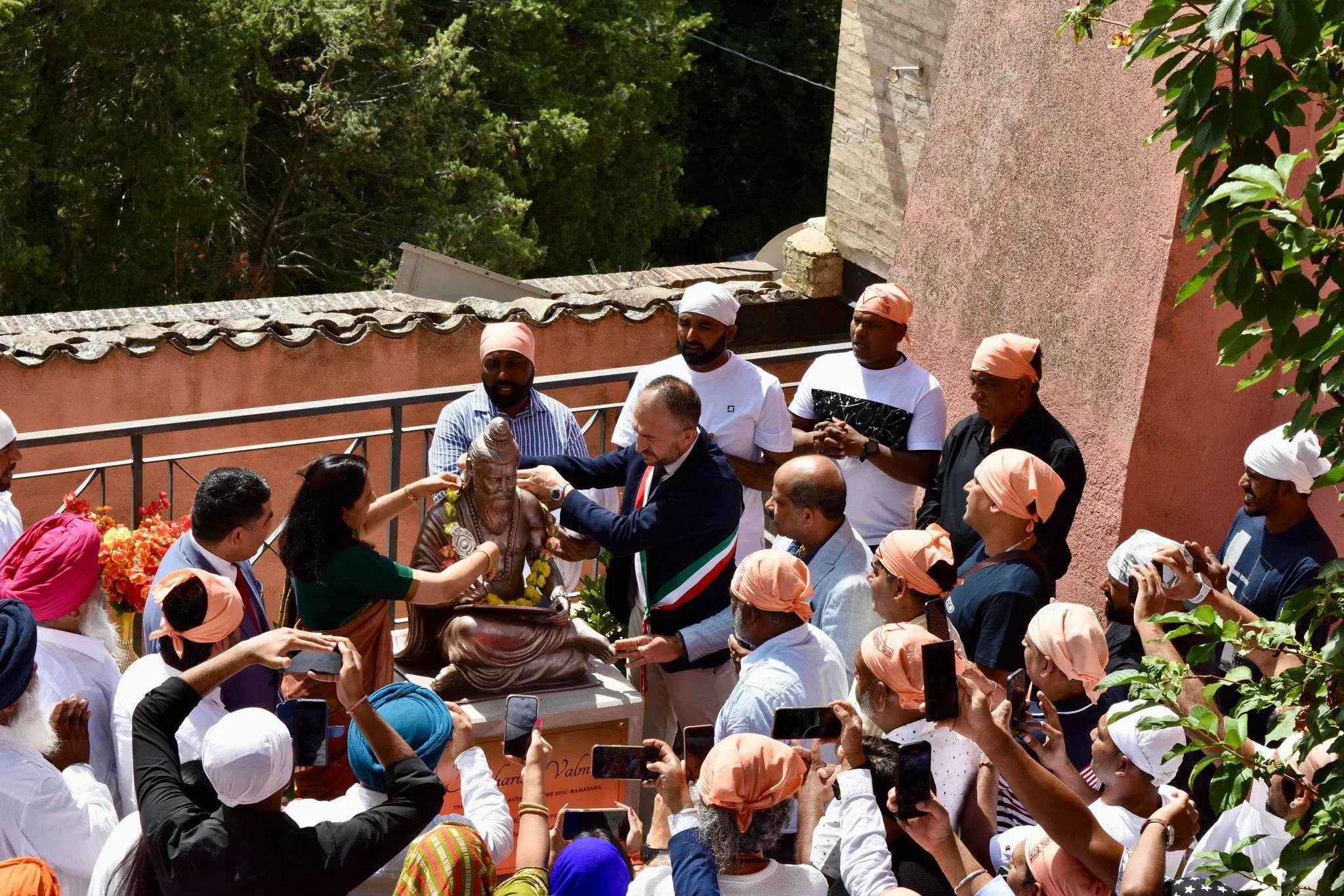Was the Statue of Maharishi Valmiki, Author of Ramayana, Inaugurated in Italy?
