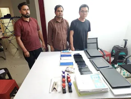 नोएडा STF का बड़ा एक्शन: चीनी नागरिक समेत तीन गिरफ्तार, शेल कंपनियों से हवाला-मनी लॉन्ड्रिंग नेटवर्क ध्वस्त