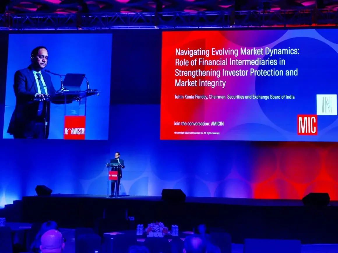 How Can Stockbrokers Build Investor Trust Through Transparency?