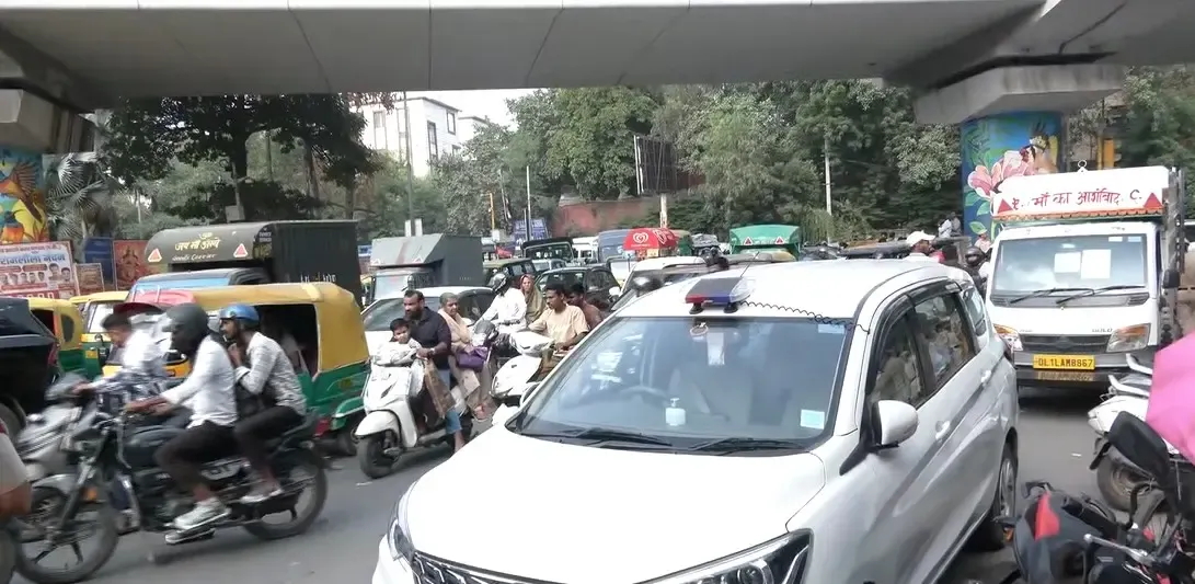 Stones pelted at bus carrying CJP detainees in Delhi's Jhandewalan