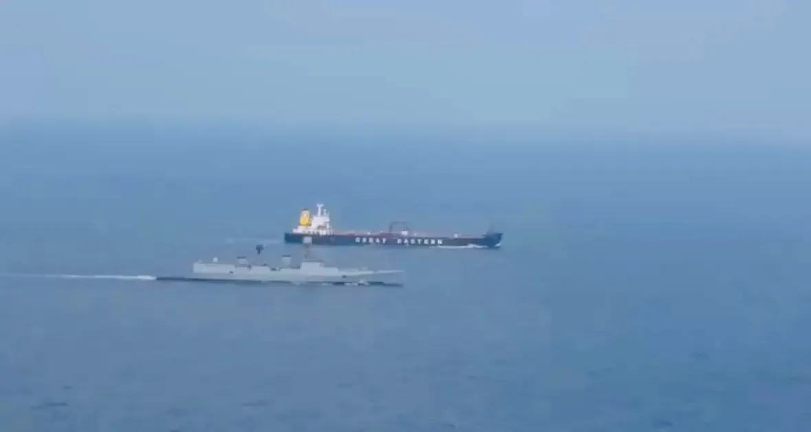 भारतीय नौसेना की मदद से स्ट्रेट ऑफ होर्मुज को सुरक्षित तरीके से पार करें