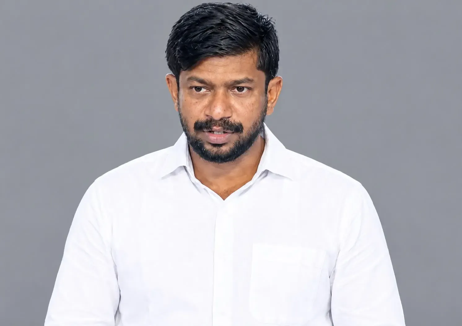 Kerala Minister O.J. Janeesh's vehicle attacked in Kannur by DYFI activists