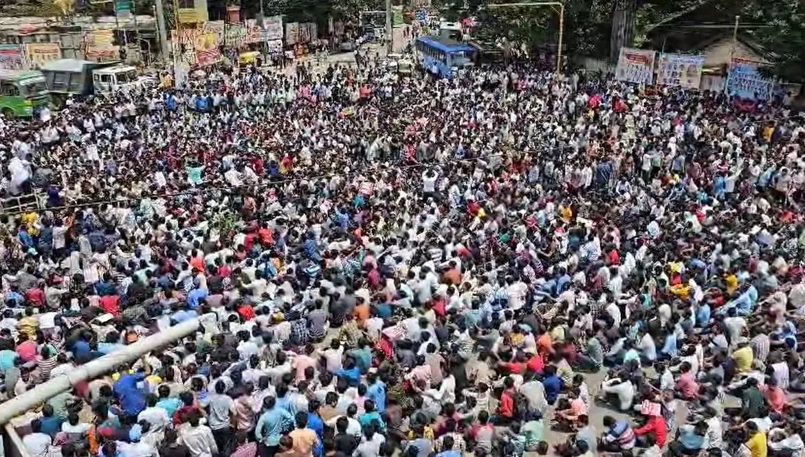 Why are students protesting in Karnataka's Dharwad for police recruitment age limits?