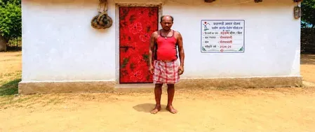 सुकमा: नक्सल छोड़ मड़कम भीमा ने थामी विकास की राह, PM आवास और मनरेगा से बने आत्मनिर्भर