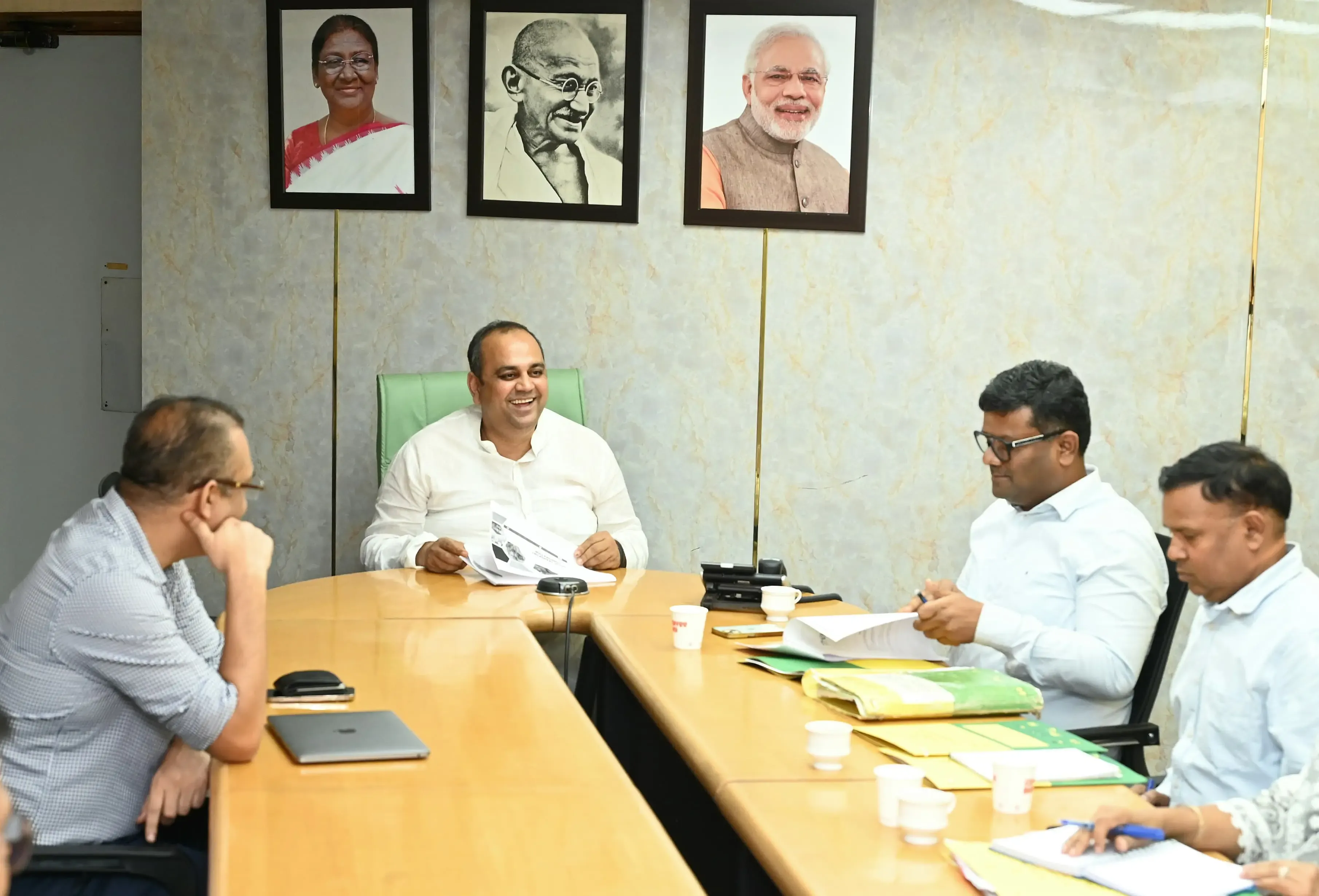 Summer Initiative: 'Water Warriors' to Provide Drinking Water at Delhi Bus Stops