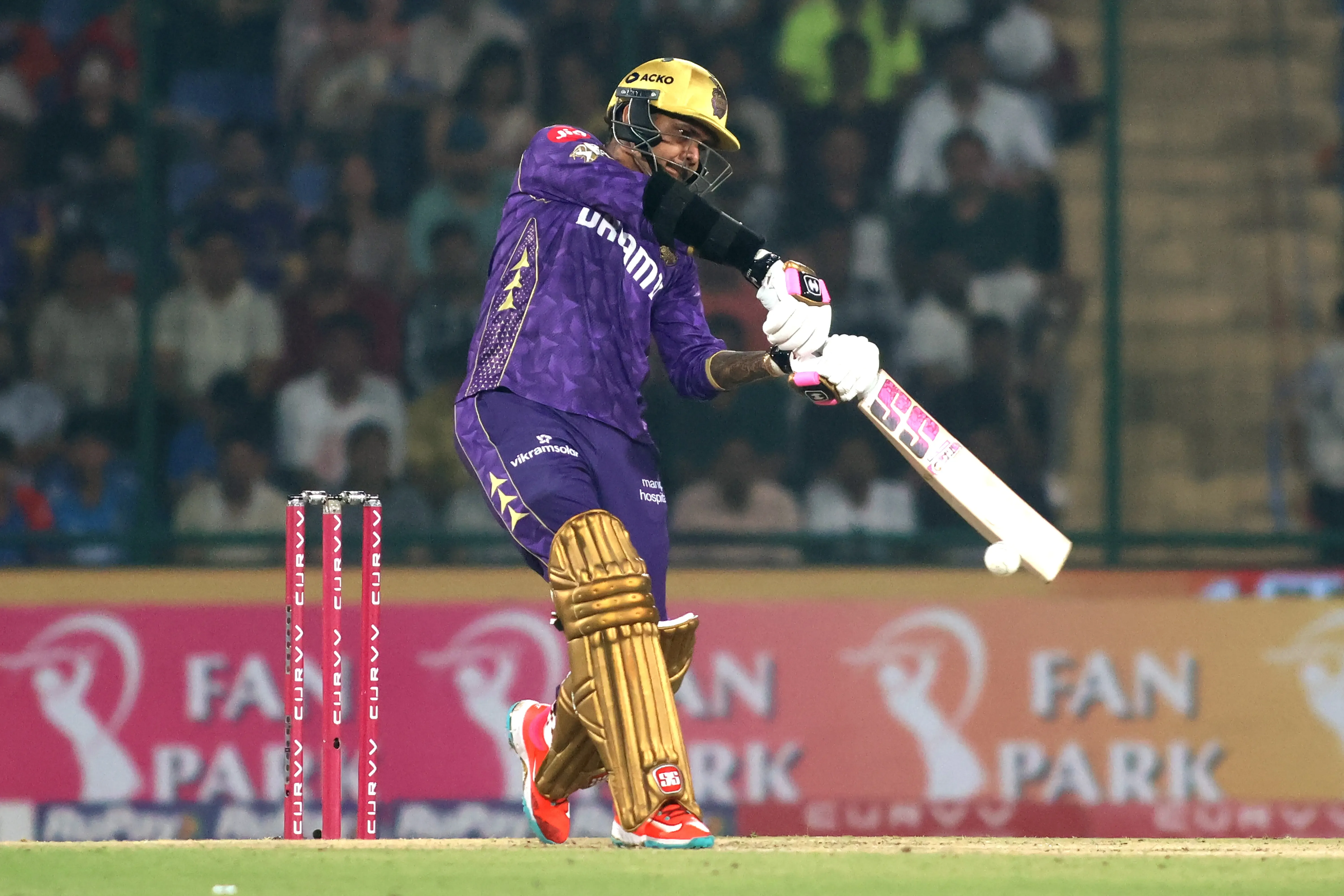 सुनील नरेन ने विदेशी खिलाड़ियों में आईपीएल मैचों का रिकॉर्ड तोड़ा