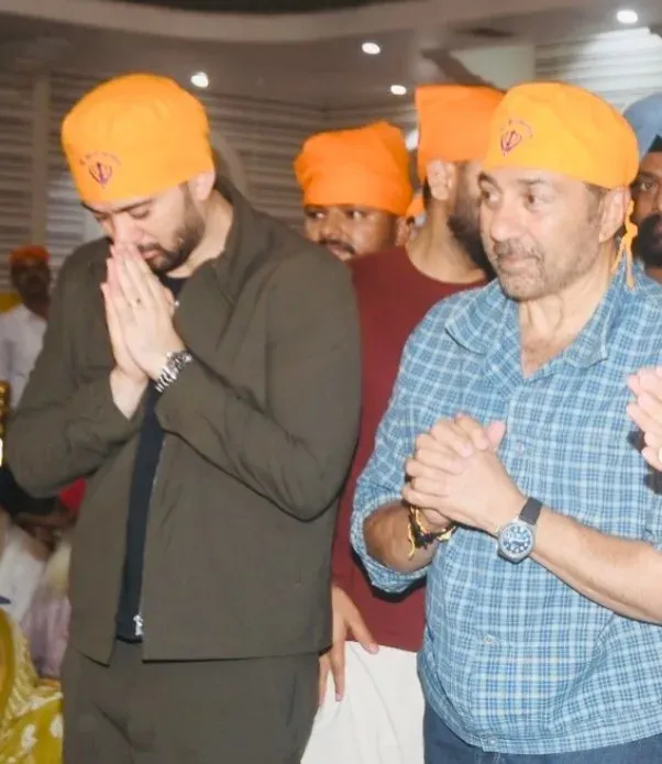 सनी देओल और करण देओल ने तख्त श्री हरिमंदिर जी पटना साहिब में टेका माथा, बोले- 'आनंदमय महसूस हो रहा है'