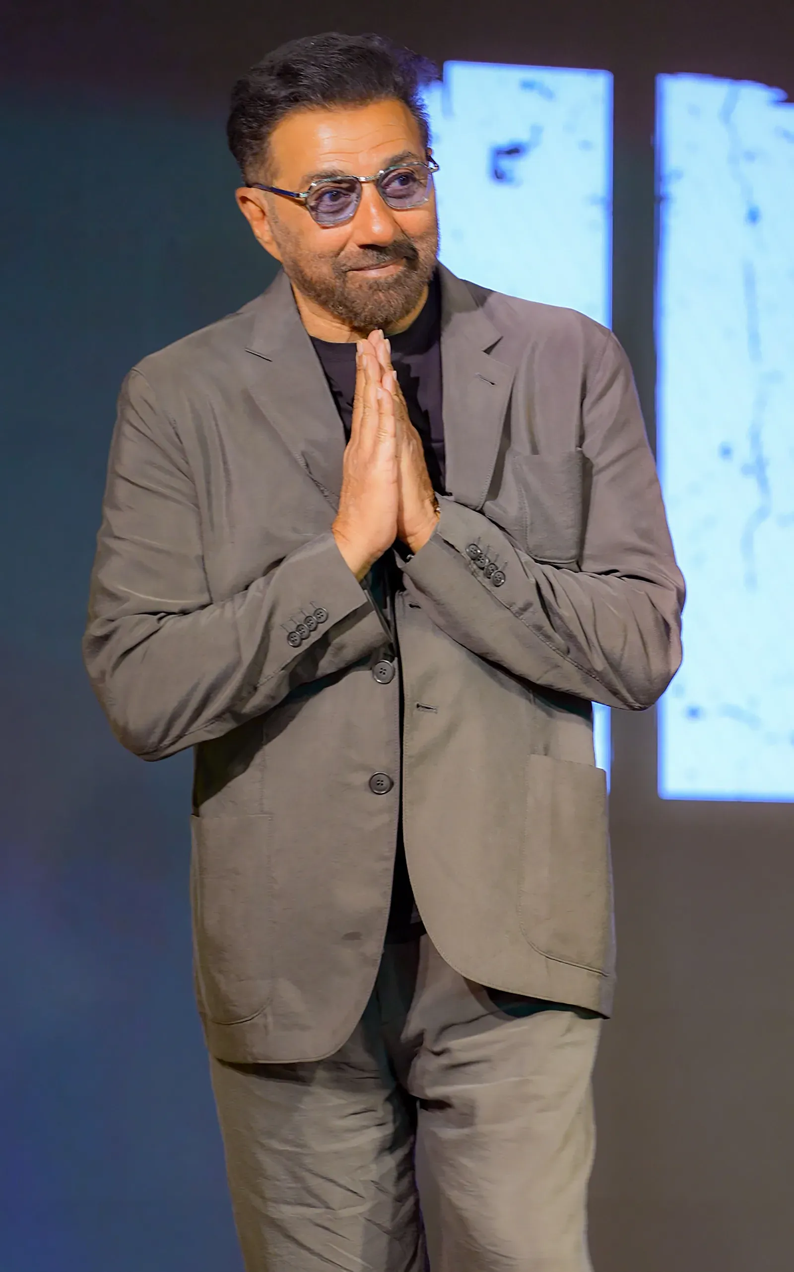 Sunny Deol revives 'Ghatak' dialogue at Patna fan meet, promotes 'Batwara 1947'