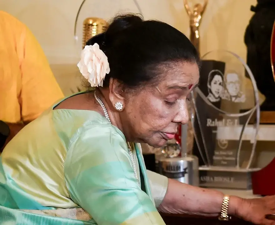 संगीत की अनमोल धरोहर: आशा भोसले का योगदान और उनकी यादें