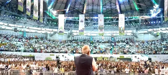 PM Modi hails Surat's Aatmanirbhar spirit after ₹18,800 crore project launch
