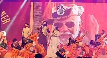 सूरत में 'नमोत्सव' का आयोजन : प्रधानमंत्री मोदी की जीवनी को देख उत्साहित हुए लोग, बताया प्रेरणादायी