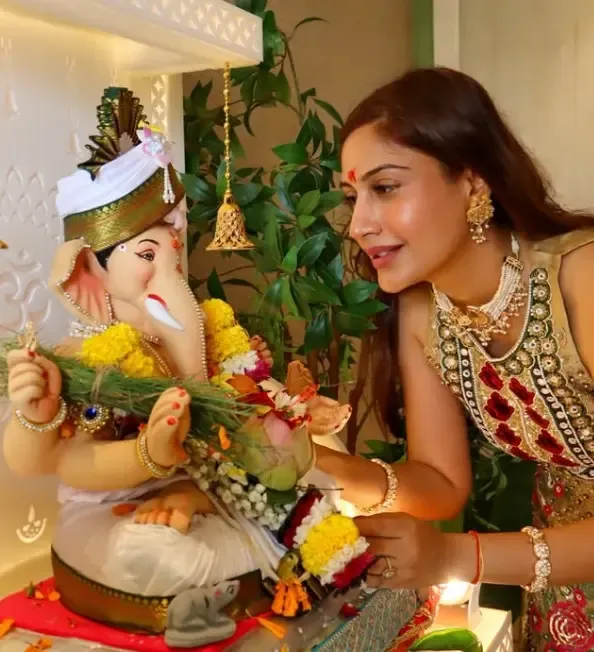 सुरभि चंदना के घर गणेश चतुर्थी पर गैस लीक का संकट, बोलीं — 'बप्पा साथ हों तो कोई बाधा बड़ी नहीं'