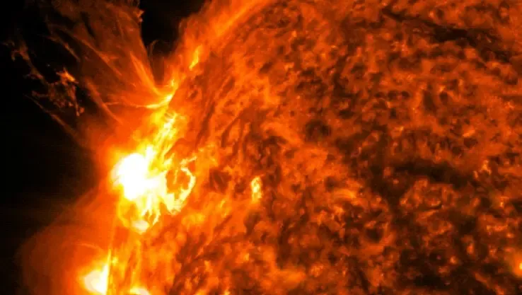 सूर्य की गतिविधियों का 'स्पेस वेदर' पर प्रभाव: जानें पृथ्वी पर इसके प्रभाव