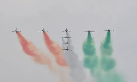 सूर्य किरण एयरोबैटिक टीम के 30 साल: 26 मई को एयर चीफ मार्शल एपी सिंह उड़ाएंगे हॉक एमके-132