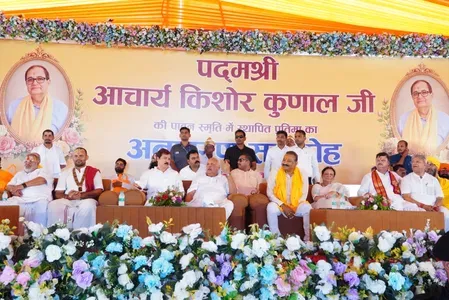अयोध्या में आचार्य किशोर कुणाल की प्रतिमा का अनावरण, मंत्री सूर्य प्रताप शाही ने दी श्रद्धांजलि