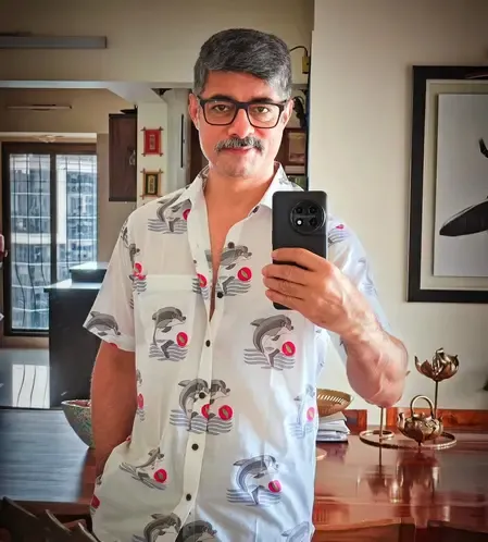 Why Does Sushant Singh Believe Social Media Creates a False Reality?