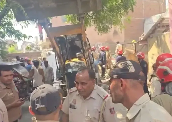 Cylinder blast collapses Delhi building in Mukundpur, six hurt