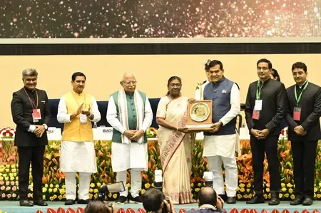 स्वच्छता सर्वेक्षण 2025: नोएडा देश का सबसे स्वच्छ शहर घोषित, मिला 'गोल्डन सिटी अवॉर्ड'