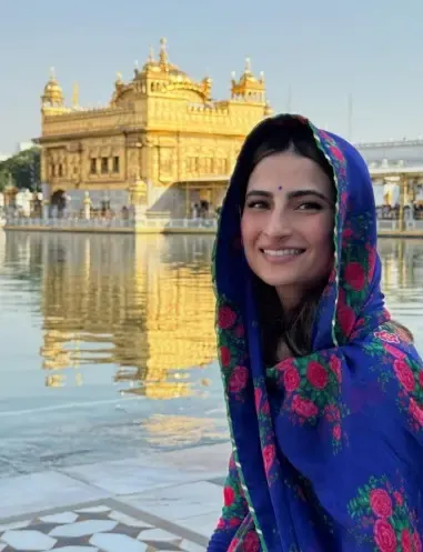 अभिनेत्री पलक तिवारी ने अमृतसर के स्वर्ण मंदिर में माथा टेका, 'लुक्खे' वेब सीरीज़ से करेंगी OTT डेब्यू