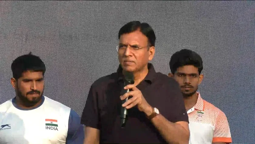 क्या है स्वास्थ्य कर्मियों को समर्पित 'संडे ऑन साइकिल', फिटनेस के साथ स्वदेशी अपनाने का संदेश?