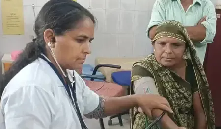 क्या बनासकांठा में स्वास्थ्य शिविरों में डॉक्टरों ने गर्भवती महिलाओं और बच्चों की निःशुल्क जांच की?