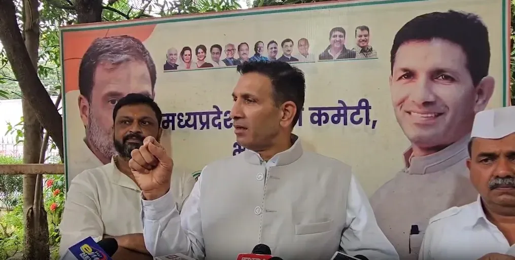 स्वतंत्रता दिवस पर जीतू पटवारी ने फहराया तिरंगा, MP में KG से PG तक मुफ्त शिक्षा की माँग