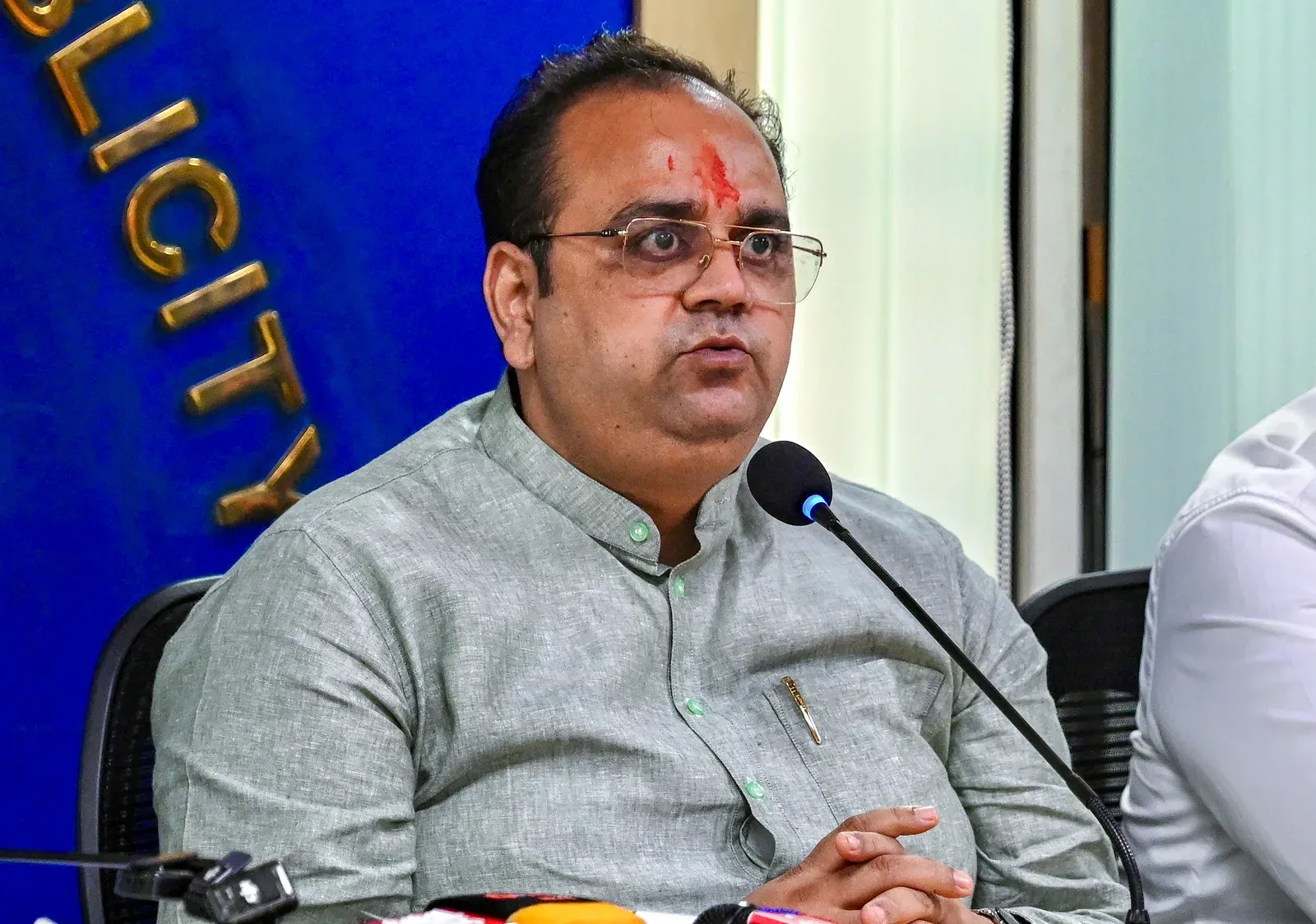 दिल्ली में स्वाइन फ्लू के 1,777 से अधिक मामले, स्वास्थ्य मंत्री पंकज सिंह ने बुलाई उच्च स्तरीय बैठक