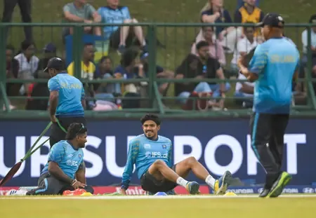 T20 World Cup 2026: Sri Lanka Chooses to Bowl First Against Pakistan as Babar Azam is Dropped