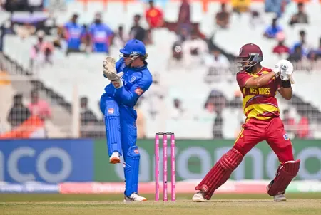 How did Italy limit Windies to 165/6 despite Hope's 75?