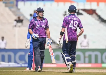How Did Munsey and McMullen Lead Scotland to 207/4 Against Italy?