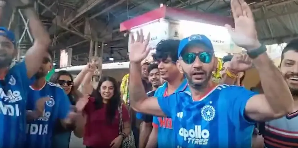 टी20 वर्ल्ड कप: मैच देखने के लिए अहमदाबाद पहुंचे क्रिकेट प्रशंसकों की भीड़